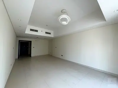شقة واسعة بـ 3 غرف نوم | جاهزة لاستقبال المستأجر | تصميم مشرق