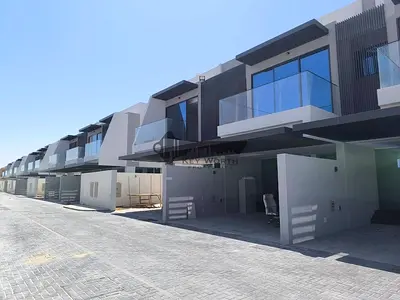 Spacious 4 Bedrooms |Corner Unit |Handover in Dec