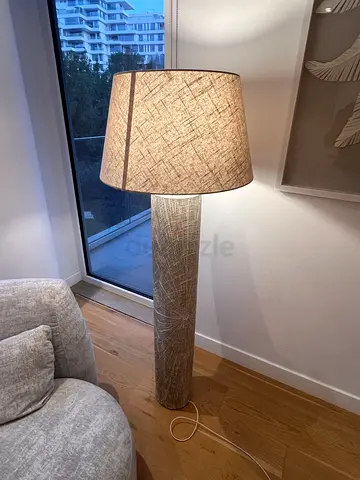 Floor lamp with textured column base and linen shade