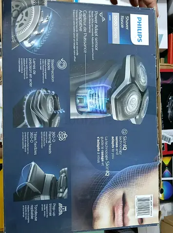 Philips Electric Shaver Razor - 3-Head Wet & Dry (Boxed)