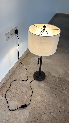 Classic bedside/table lamp with fabric shade - working