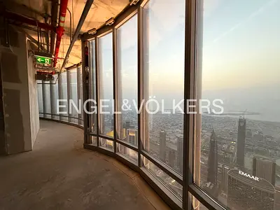 Entire 11,355 SF Floor | 360° Views | 18 Parking