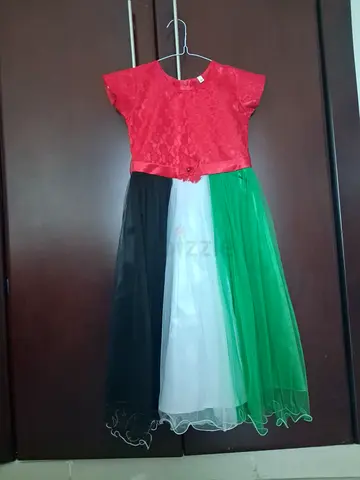 New Girls' sleeveless dress with red bodice and tri-color tulle skirt (green/white/black)