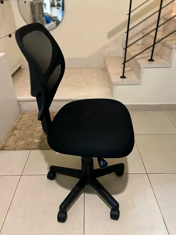Black ergonomic mesh office chair with swivel base. Original price 220 aed.