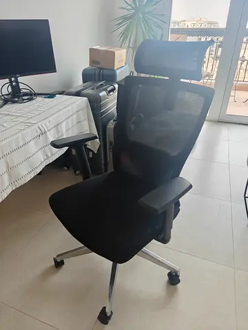 Ergonomic mesh office chair with headrest - good condition