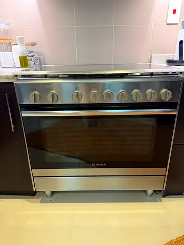 Bosch freestanding gas cooker with oven - good working condition