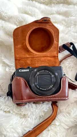 Canon Powershot G7X Mark III Digital
Camera Black digital camera with leather case (used)