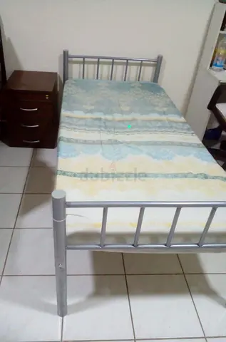 Studio flat bed space available