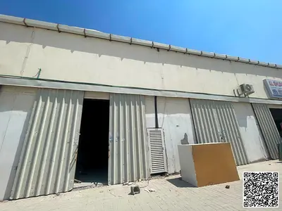 مستودع واسع للإيجار في موقع متميز