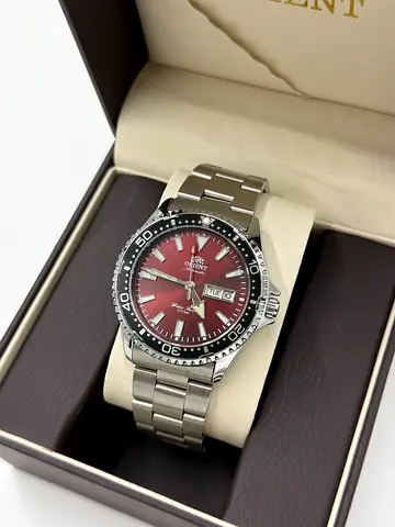Orient Mako II Automatic Diver Watch – Red Sunburst Dial, Stainless Steel