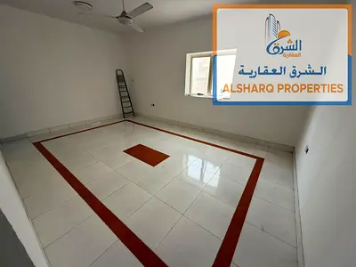 شقة واسعة في كورنيش عجمان تاني صف_بلكونه_33 الف على 6 دفعات