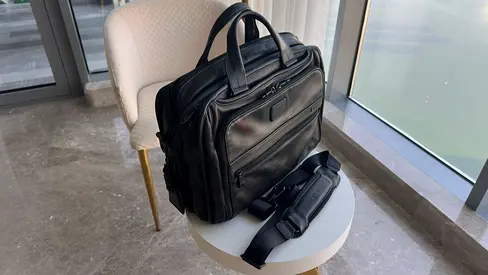 TUMI Alpha 2 Black Leather Business Briefcase Bag With Tumi Tag and Tracer