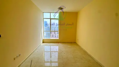شقة غرفة وصالة في التعاون بالشارقة | إطلالة مفتوحة على شارع الوحدة | حمامين وباركينج مجاني | موقع مميز ودفعات مرنة | فرصة سكنية رائعة