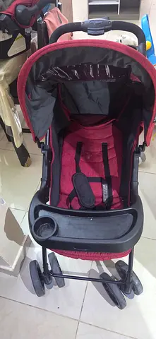 Jouniors Babyshop Well-kept red baby stroller with tray and canopy and car seat