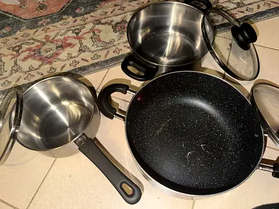 6-piece Cookware Set: 3 pans and 3 pots