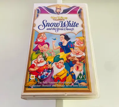 Snow White and the Seven Dwarfs (Walt Disney Classic) VHS Tape