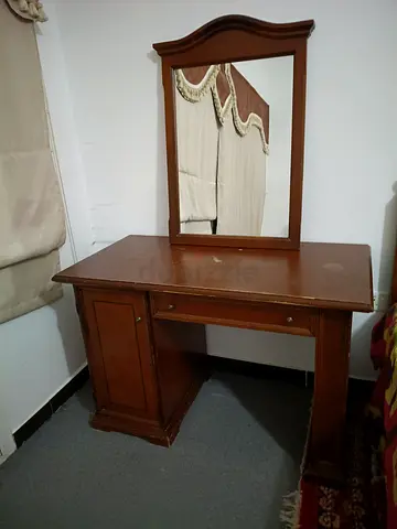 Solid wood Dresser with Mirror and Storage for urgent sale