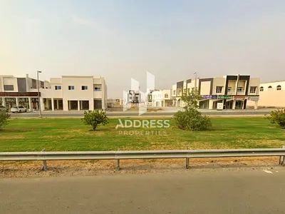 أرض تجارية للبيع في الرويضات الشارقة على شارع رئيسي