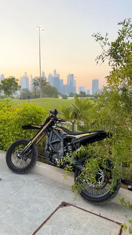 Surron ultra bee 2025 with supermotos