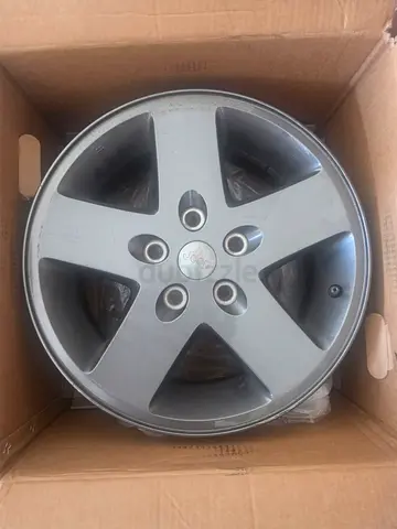 Jeep wrangler 17inch alloy original rims Aed 1400 5pcs (very good condition)