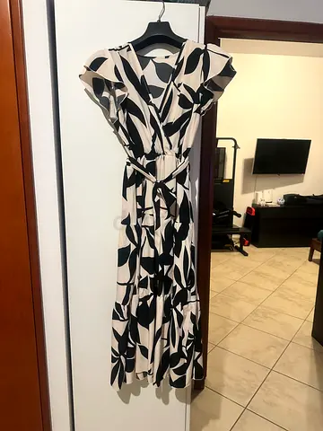 Black and white floral midi dress with belt - size M