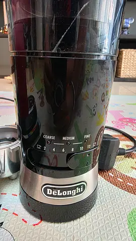 De'Longhi Coffee Grinder - Compact Electric Grinder, Good Working Condition with Grinder