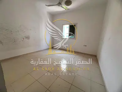 غرفه وصاله للايجار السنوي مع بلكونه بموقع مميز وتكيف مركزي باقل سعر