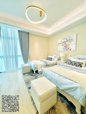 Own your apartment at Creek Tower and enjoy a stunning view of the Creek. Featuring a modern design and comprehensive amenities, it offers you comfor
