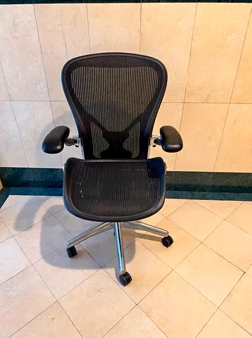 Herman miller Ergonomic Black Mesh Office Chair  fully loaded — Adjustable, Good Condition