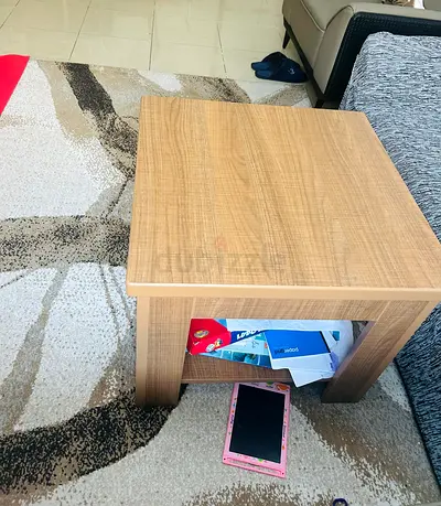 Small oak-finish living room teepoy  table with lower shelf - good condition