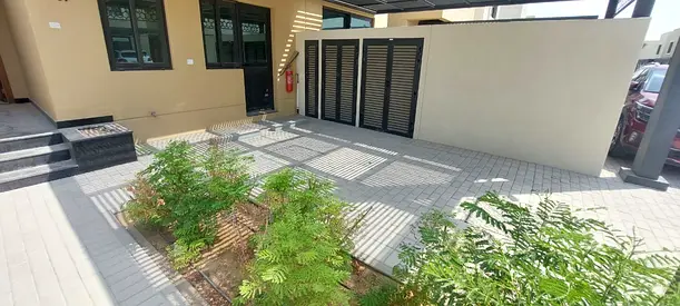 HIGH FINISHING | READY TO MOVE | Prime Location