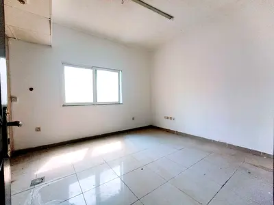 Spacious studio in affordable price,Big kitchen for family in Old Muwaileh.