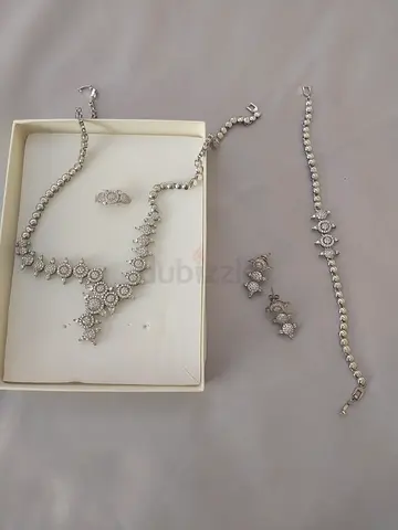 Jewellery 85 aed