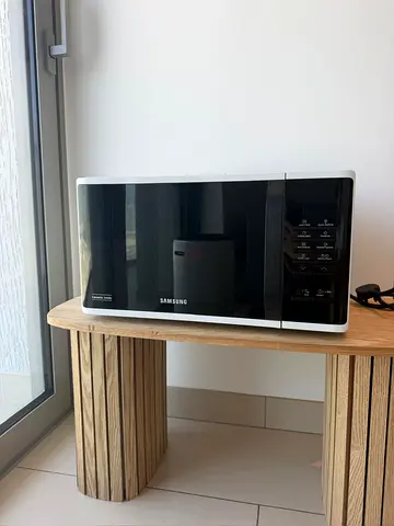 Samsung countertop microwave - good working condition