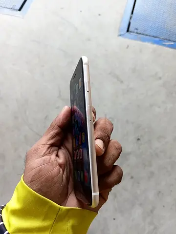I am selling my iphone Se 2022 64gb Japan version with flawless condition 64gb  100 % bh
