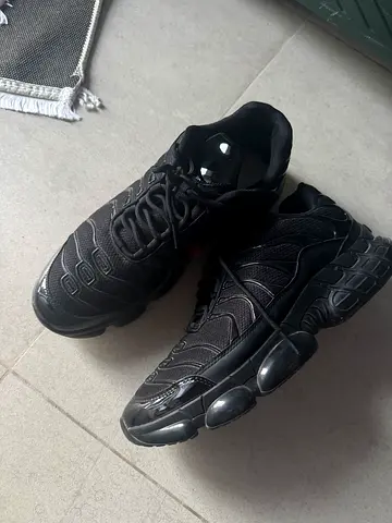 Black shoes new sneakers