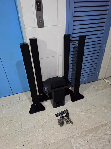1000 Watts - Samsung 5.1ch Home Theatre(Bluetooth, ARC, Dolby) in excellent working condition
