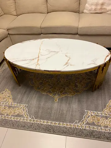 Dining Table – Stone Look, Gold Base, 160 x 80 cm
Marble-look top on white/gold V-base, very good