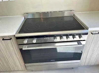 Siemens 5 burner electric cooker 90 cm new model same like a new condition