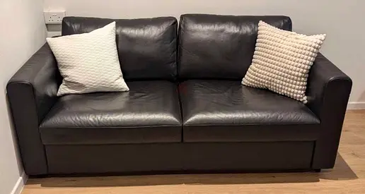 Black 2-seater Leather Sofa bed Good Condition vimle