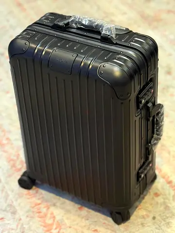 Rimowa carry on