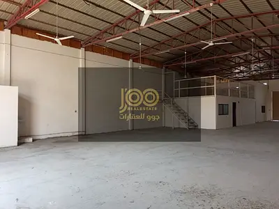 المستودع مناسب لأصحاب الشركات والمستثمرين وأصحاب الأنشطة التجارية الباحثين عن مساحة مناسبة لتخزين البضائع أو ممارسة الأنشطة التي تتطلب مستودعًا بمساحة