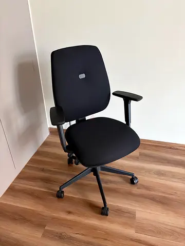 Posturite Ergonomic Office Chair (UK) – AED 2,400 New – Lumbar Support