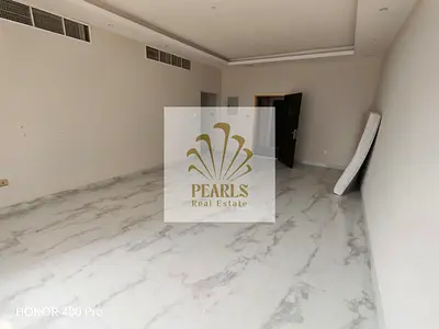 اشيك واكبر شقة تتكون من غرفتين نوم منهم واحدة ماستر _صالة واسعة _مطبخ مجهز _2 حمام -صف ثاني من البحر _قريب من جميع الخدمات والمواصلات السعر الافضل فرص