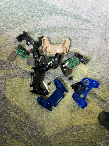 Lot of Sony PlayStation controllers for parts/repair fully functional motherboards