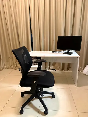 Office/study table and chair