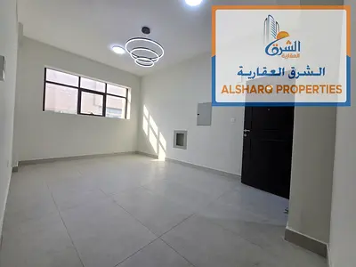 شقة غرفتين وصالة ثاني ساكن للإيجار السنوي في الجرف 3 عجمان على مخرج دبي مباشرة وقريبة من السوق الصيني بناية جديدة بتشطيب حديث، غرف ماستر، 3 حمامات، بل