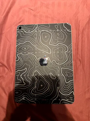 iPad Air m3 256 99%, urgent sale, with keyboard, dbrand skin. NO LOWBALLERS.