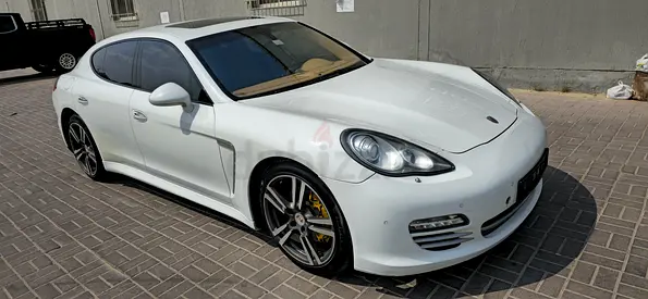 Urgent Sale! Full Original Paint Porsche Panamera Platinum Edition |GCC Specs | 22999Dhs FIXED PRICE