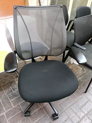 Humanscale chair for selling.good condition only little use